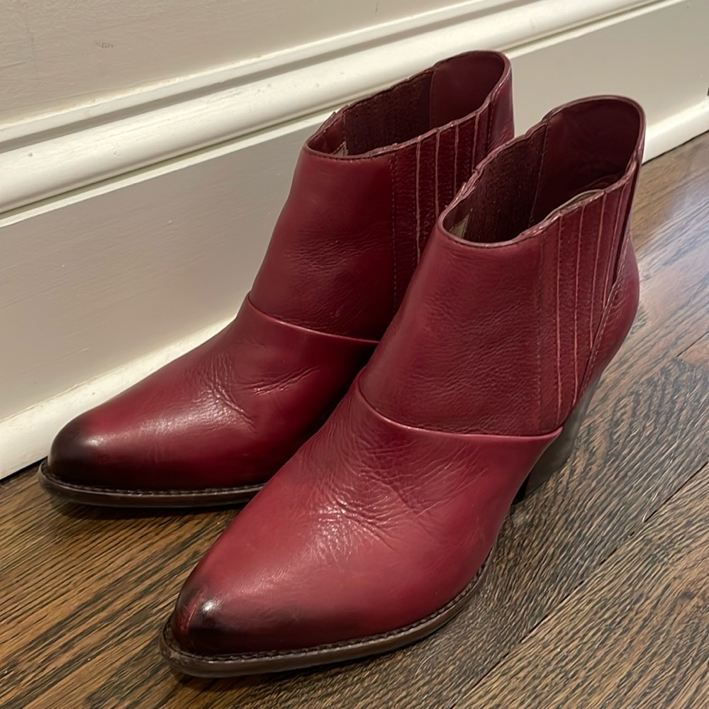 Red Johnson and Murphy size 9 booties. Excellent condition